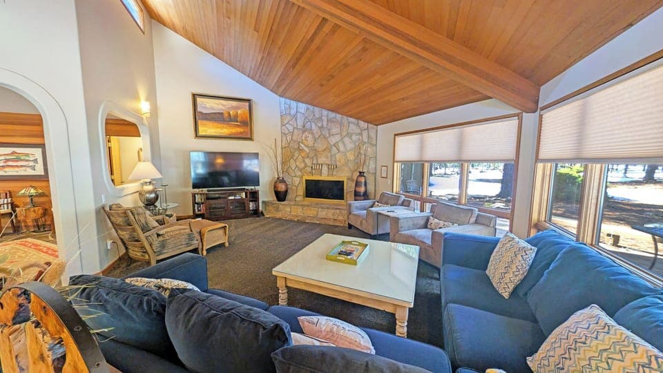 Grouse 4 - Main Living Area