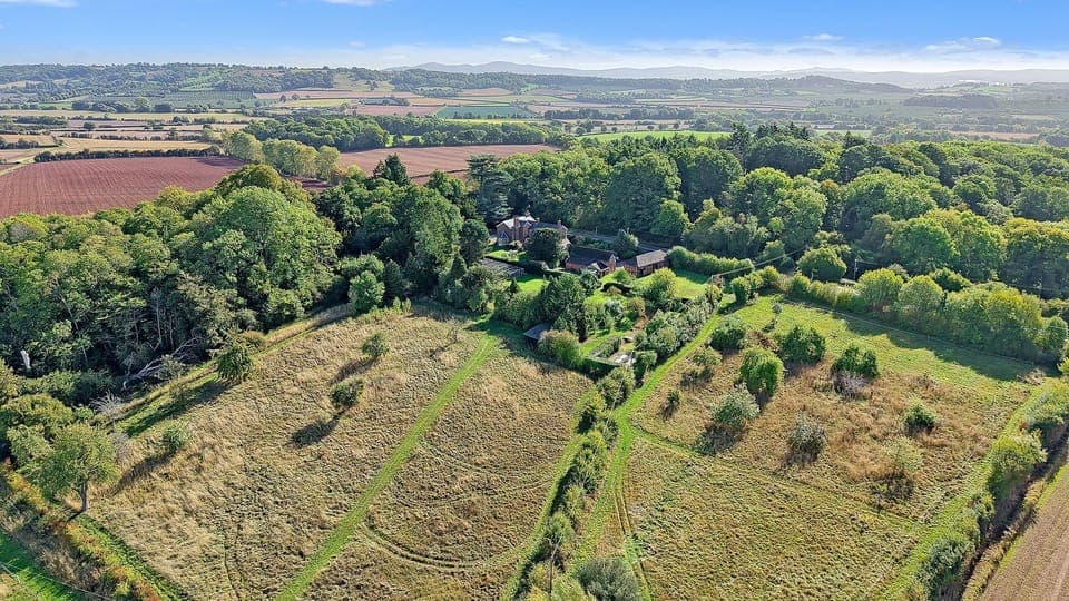 Nearby you can visit the Malverns, Hereford and Ledbury.