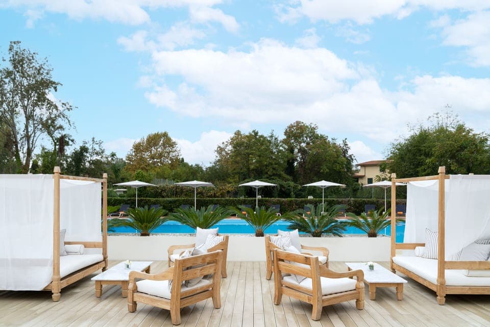 Seasonal outdoor pool, pool umbrellas, sun loungers