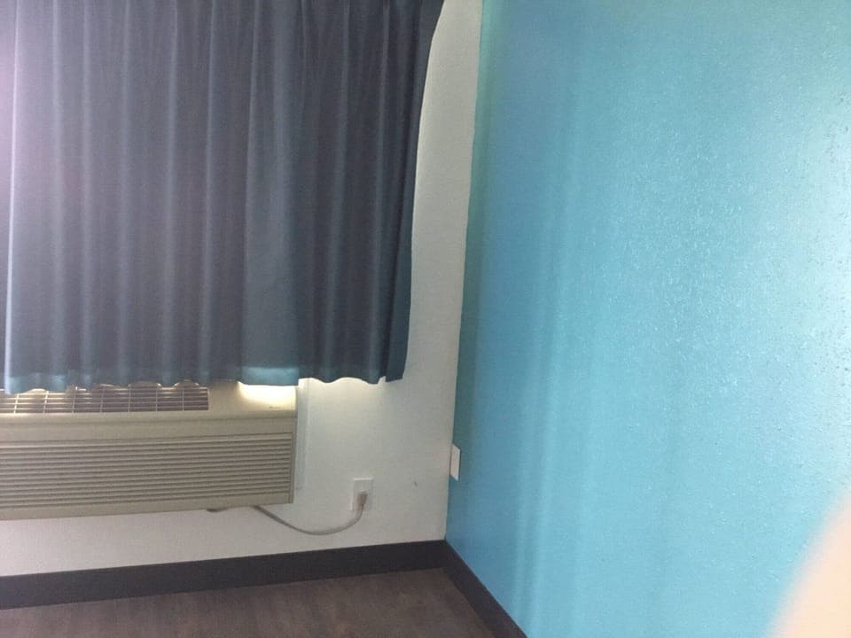 Pillowtop beds, free WiFi, bed sheets