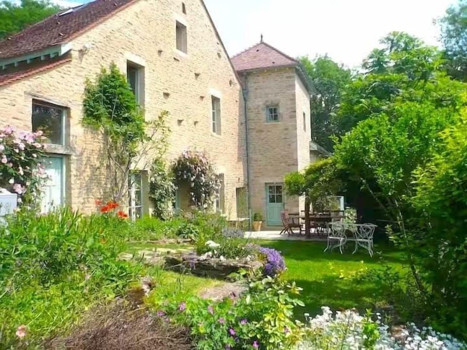 Extérieur clos de fougères - copie