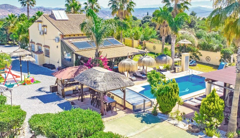 Wonderful holiday villa with heated pool in Alhaurín