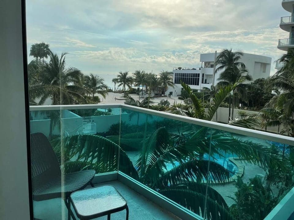 Relax by the Sea – Spacious Apartment with Beautiful Views (7944)