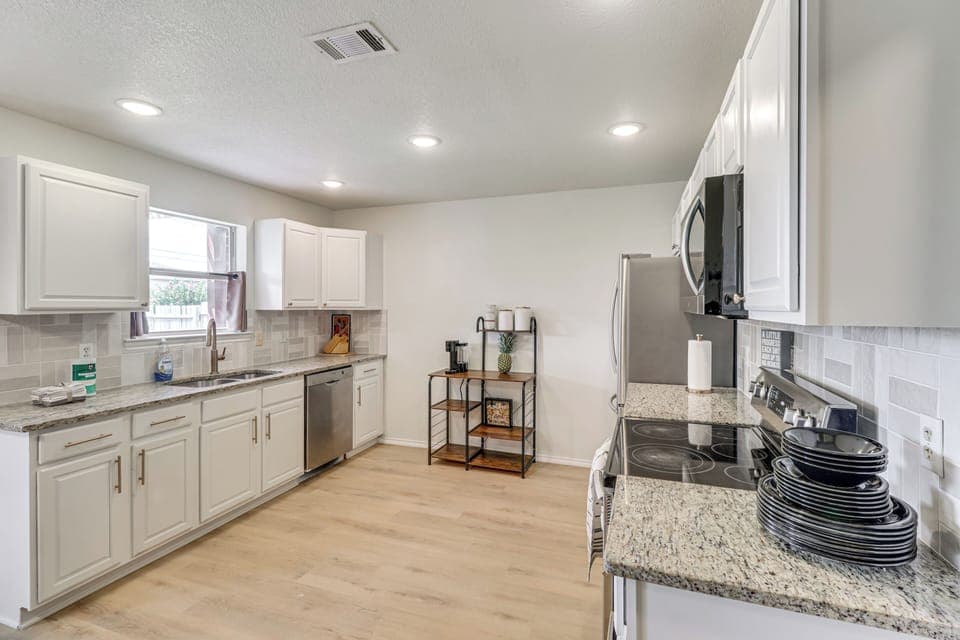 Kitchen | Keurig Coffee Maker | Dishwasher | Cooking Basics