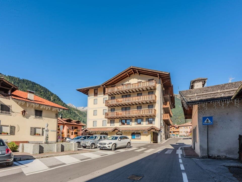 Mountain Range, Apartment, Family Car, Parking, City Car, Mountain Village, Balcony, Compact Car