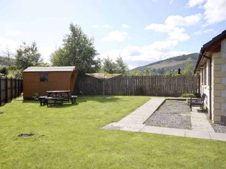 Cottage, Lawn, Garden, Yard, Backyard, Farmhouse, Garden Buildings, Landscaping, Wood Stain, Park