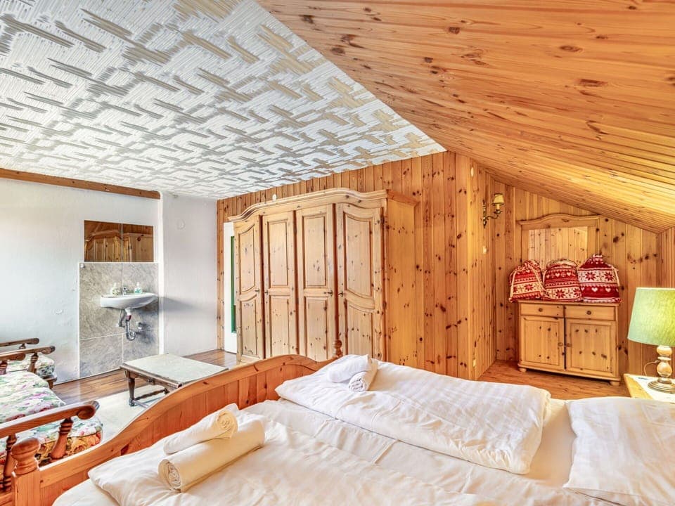 Wood, Bedroom, Interior Design, Ceiling, Furniture, Bed, Bedding, Room, Lighting, Bed Sheet