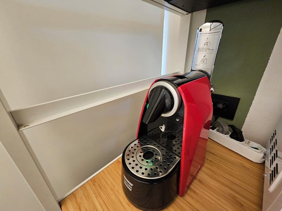 Double or Twin Room, Patio, Courtyard View | Private kitchen | Mini-fridge, microwave, cookware/dishes/utensils