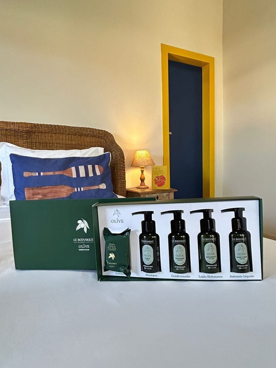 Deluxe Suite, Bathtub (Jorge Amado) | Minibar, blackout drapes, free WiFi, bed sheets