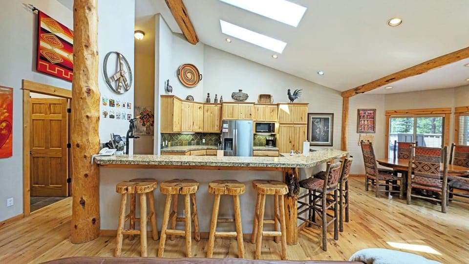 Six guets can sit at the counter