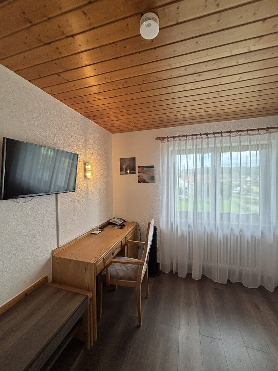 Basic Single Room | Desk, laptop workspace, free WiFi, bed sheets