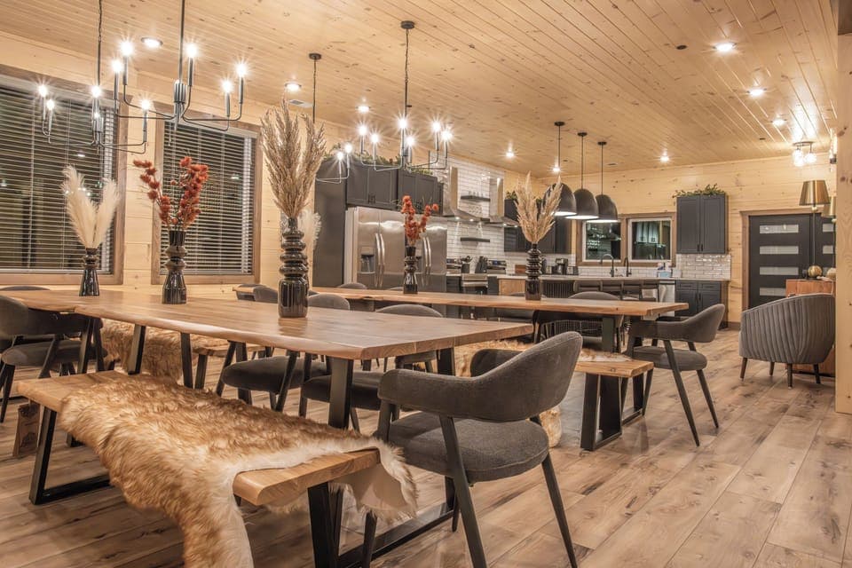 Sister Cabin Photo - Dining & Kitchen View