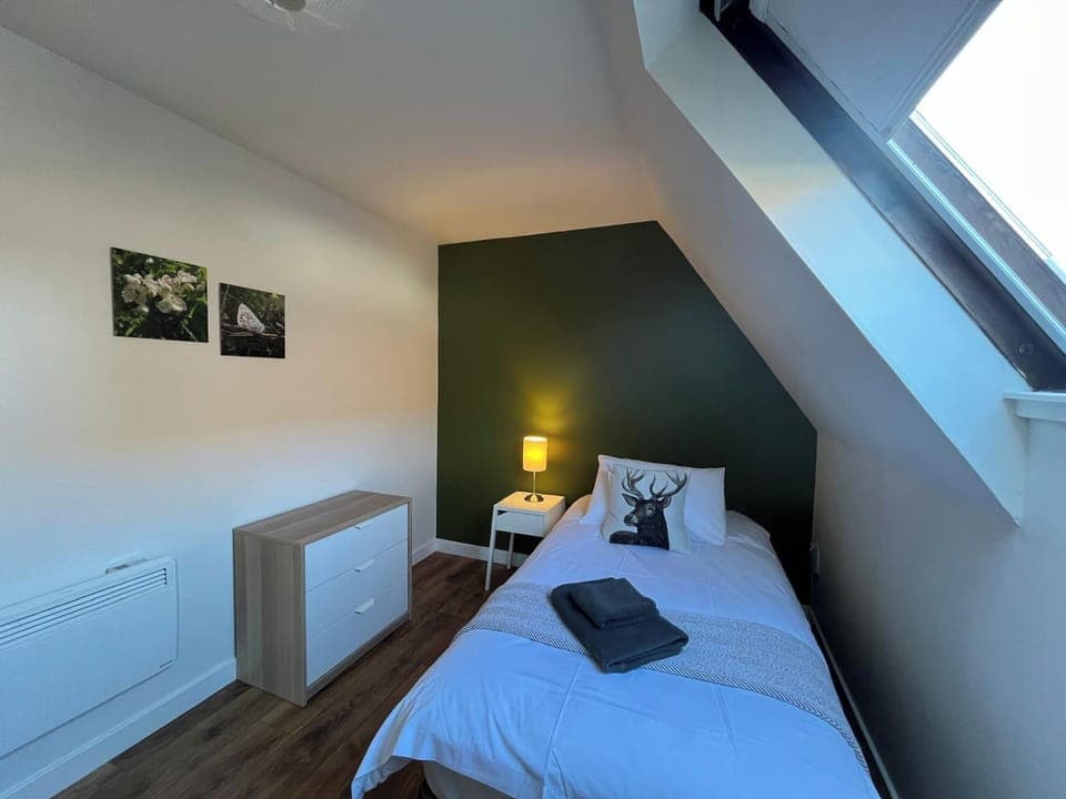 Single bedroom | Schiehallion - Kylesku Lodges, Kylesku, near Lairg