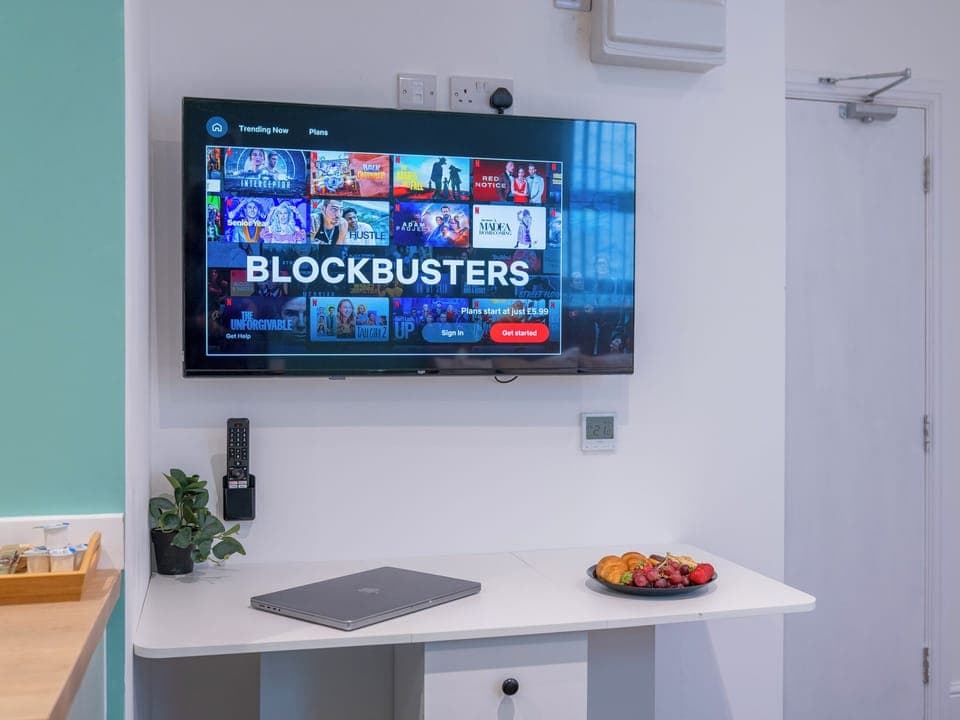 Studio | Hilltop Apartment 4 - Hilltop Apartments, Earl Shilton