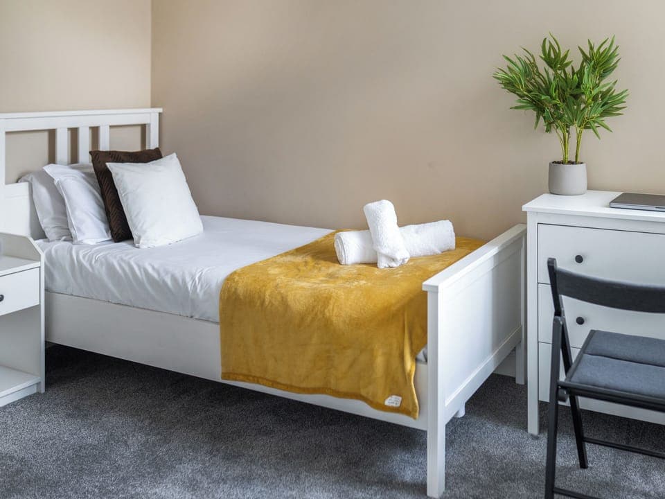 Single bedroom | Nibelheim, Desford