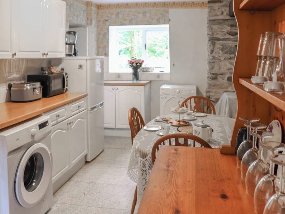 Kitchen | Cynfal Fawr Farmhouse, Ffestiniog Nr Blaeanau Ffestiniog