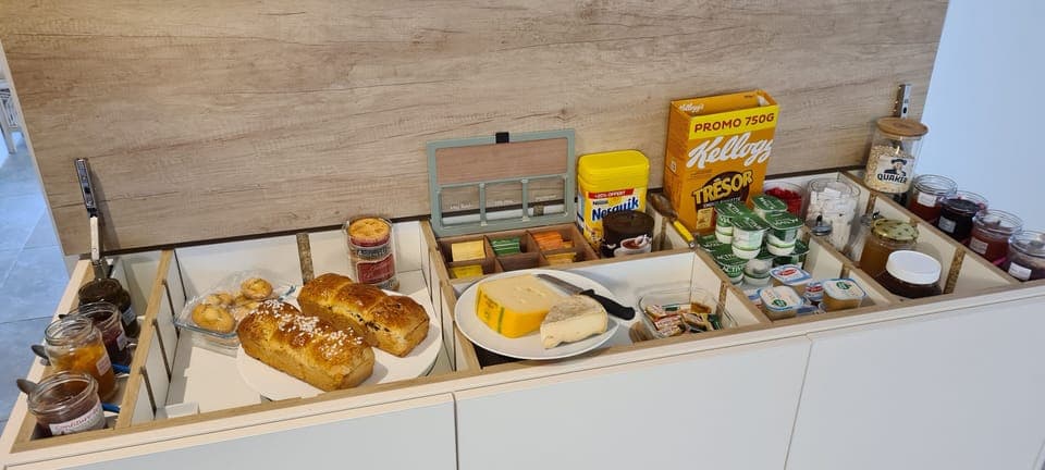 Free daily buffet breakfast