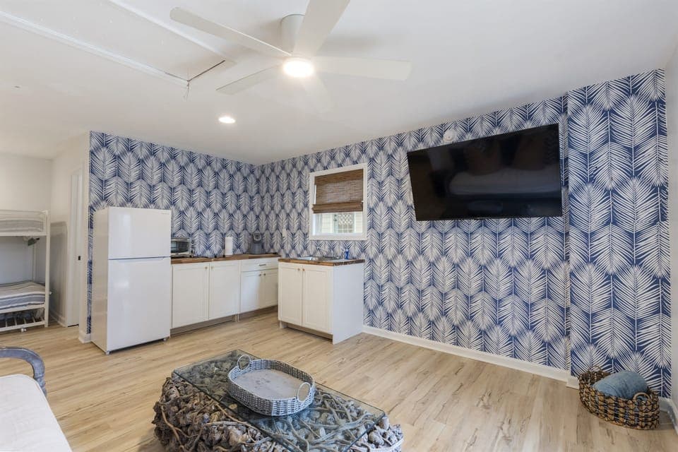 Newly Renovated: Bungalow Kitchen