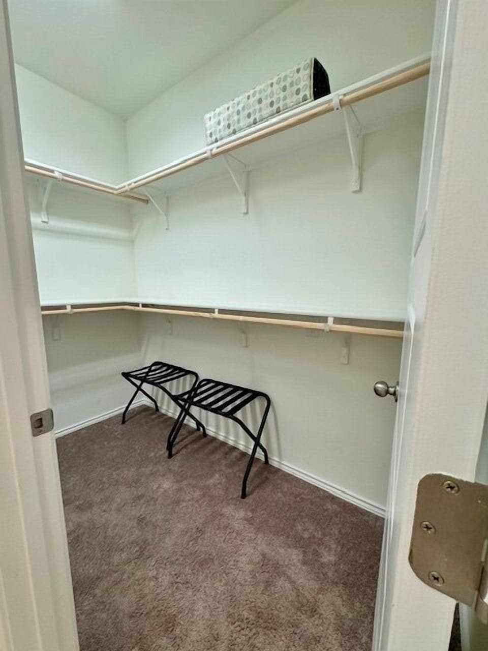 En-Suite Full Bathroom with Walk In Closet