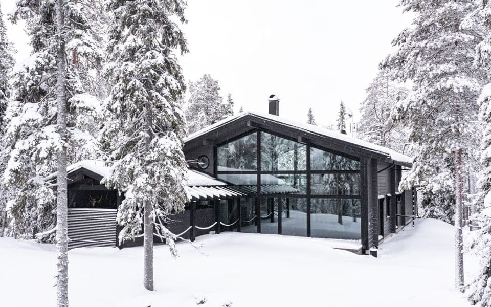 This spacious and elegant 156.5 m² villa combines modern Nordic design with high-end comfort, offering the perfect base for a relaxing holiday in Lapland