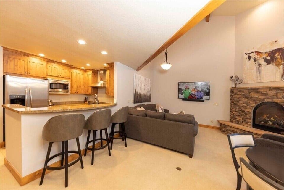 Kitchen/ Living Room