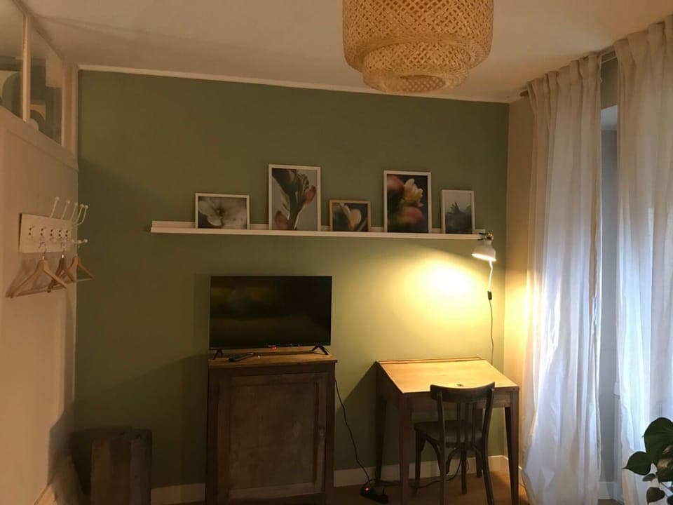 Cottage, City View | Iron/ironing board, free WiFi