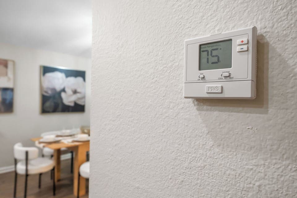 Perfect comfort at your fingertips – control your space with ease.