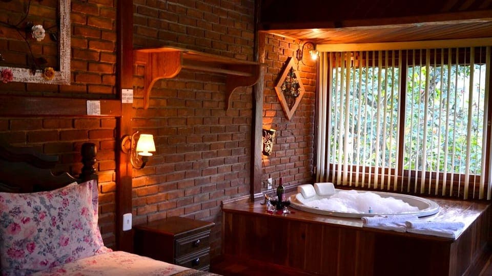 Chalet | Private spa tub