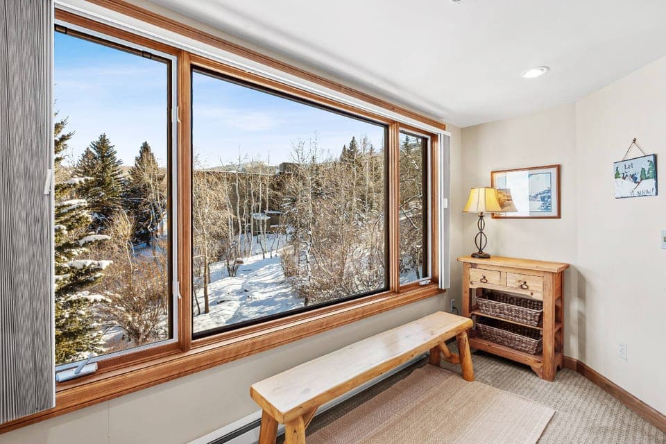 Walk 100 yards to the slopes and enjoy the views from the living room