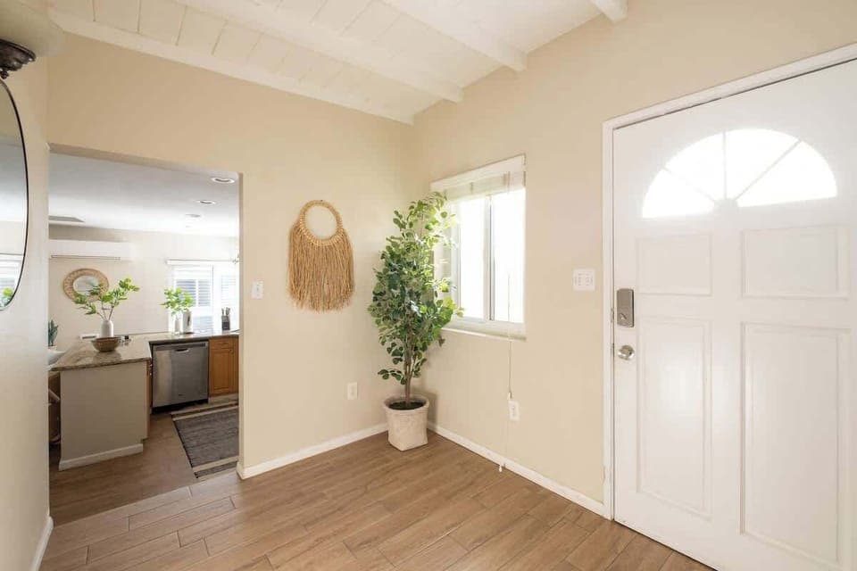 Stay in or eat out with restaurants, cafes and bars a short walk away