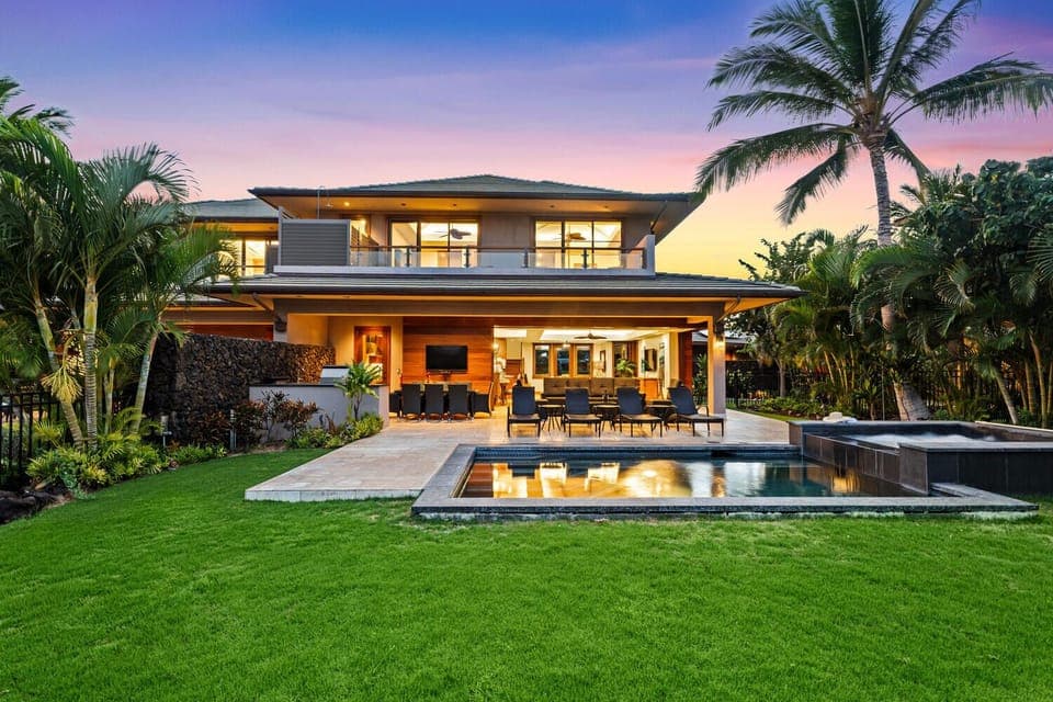 Lush gardens, glowing skies, and golf course views set the scene for unforgettable evenings.