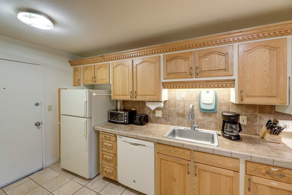 Kitchen | Toaster Oven | Dishwasher | Drip Coffee Maker | 1st Floor