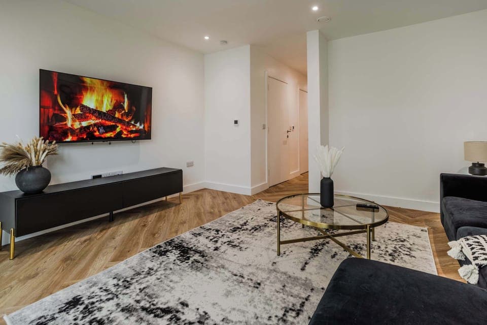 Welcome to CasaCity! ♡ We’d love to host you and make your stay unforgettable.