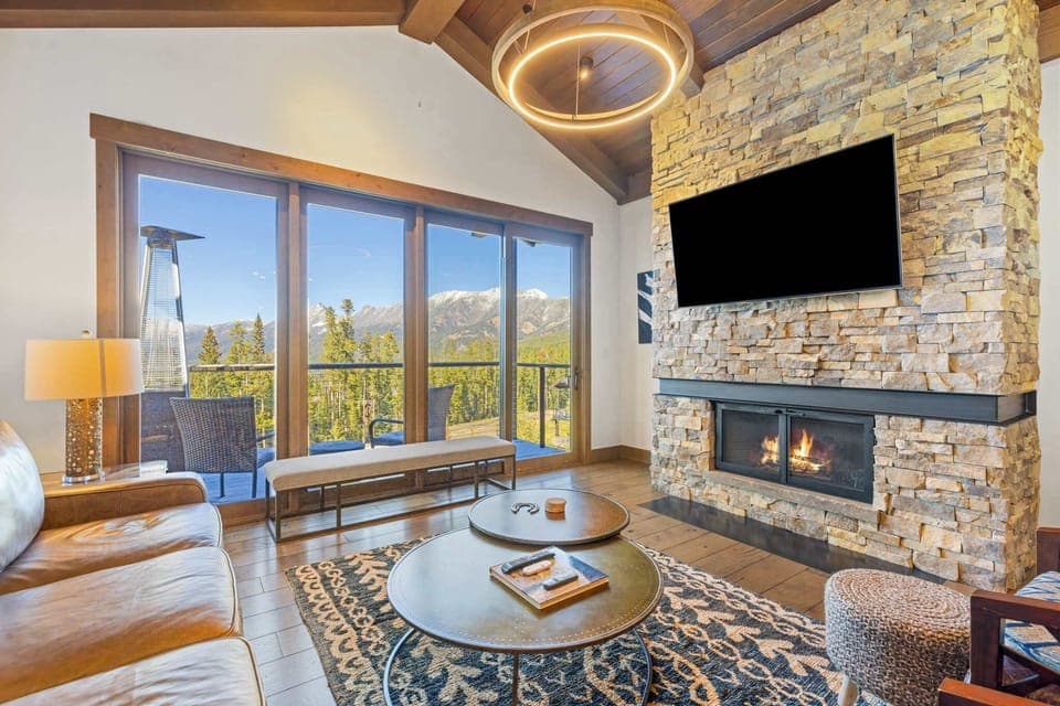 Living room: Gas fireplace, Smart TV (55”), mountain views, private patio access