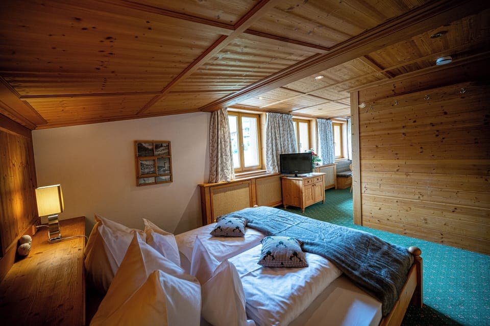 Suite, Kitchenette, Mountain View | In-room safe, desk, laptop workspace, free WiFi