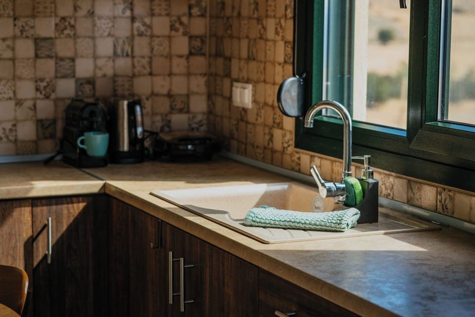 Deluxe House, 1 Bedroom, Kitchen, Sea View | Private kitchen | Electric kettle