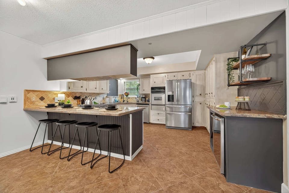 Kitchen: Sleek design meets culinary adventure—gather around the island and create memories!