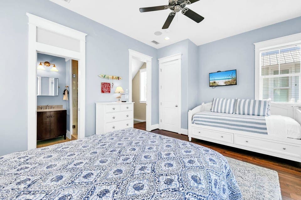 Second Floor Queen Bedroom