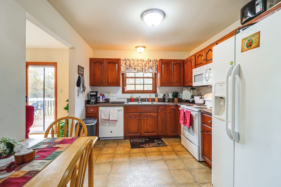 Kitchen | Breakfast Nook | Toaster