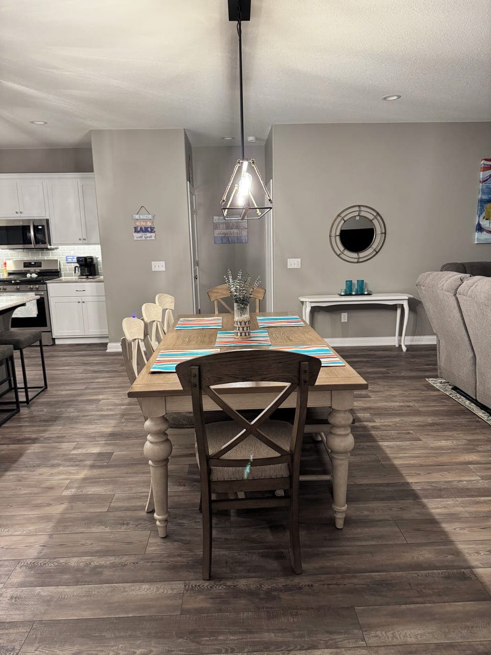 Dining Room (seats 8)