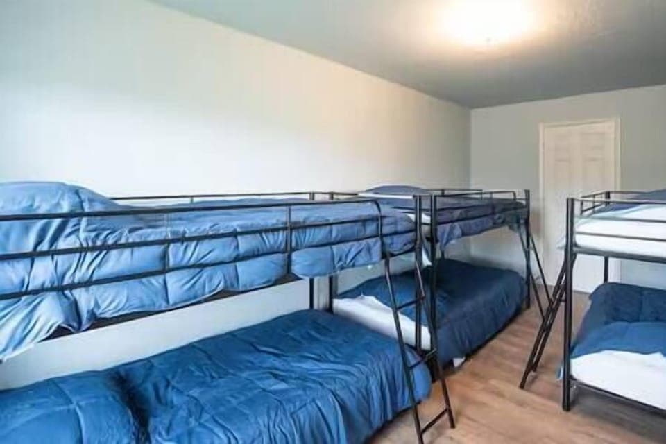 Main House - Bunk Room - 3 bunk beds - sleeps 6