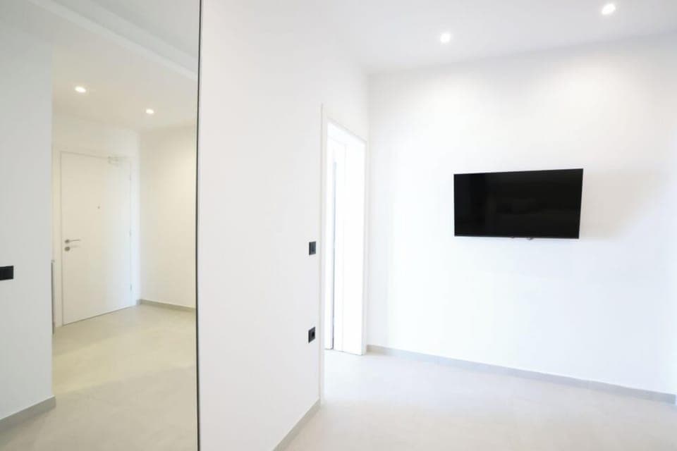 Luxury Suite, Balcony | Minibar, blackout drapes, soundproofing, iron/ironing board