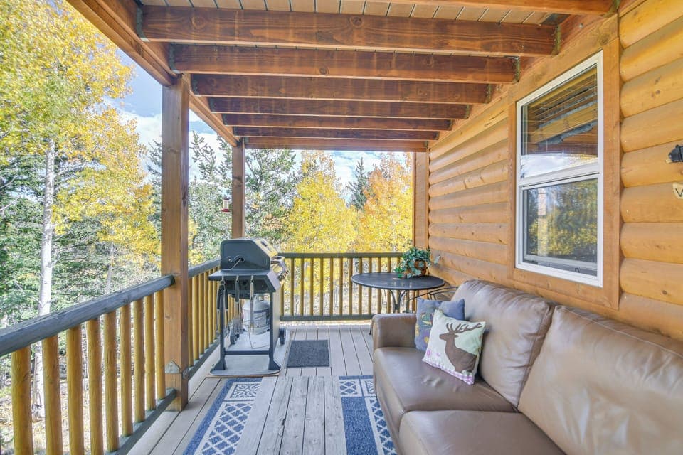 Jefferson Vacation Rental | 2BR | 2BA | 1,070 Sq Ft | 8 Steps to Enter
