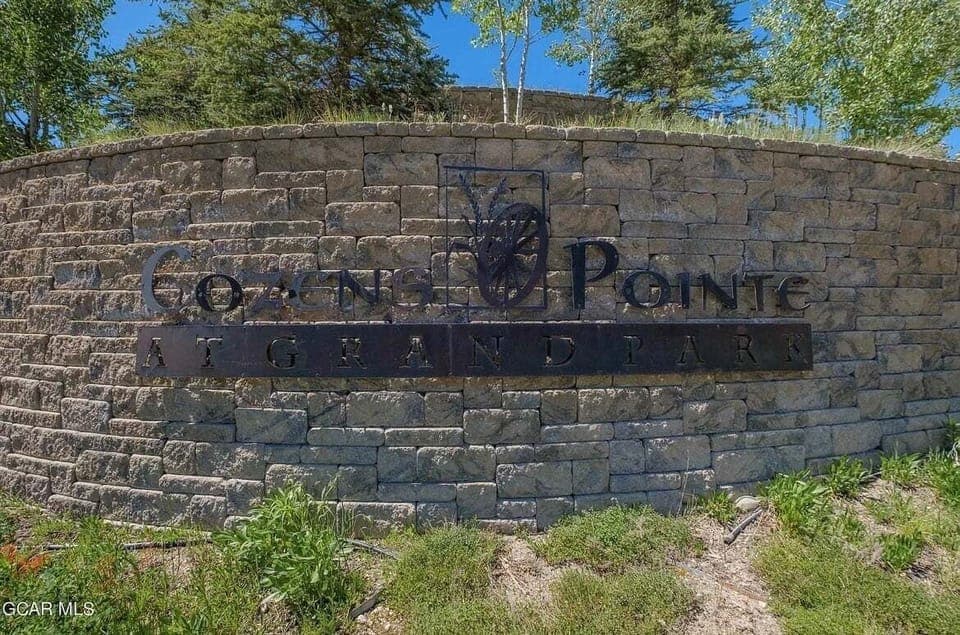 Cozens Pointe Entrance Sign