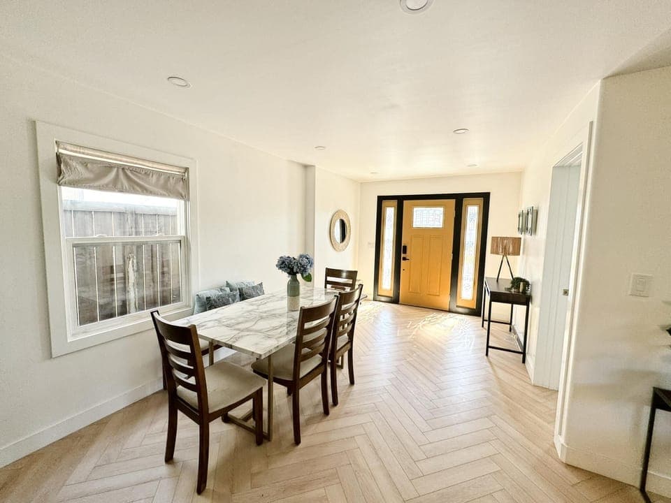 Entrance and Dining area