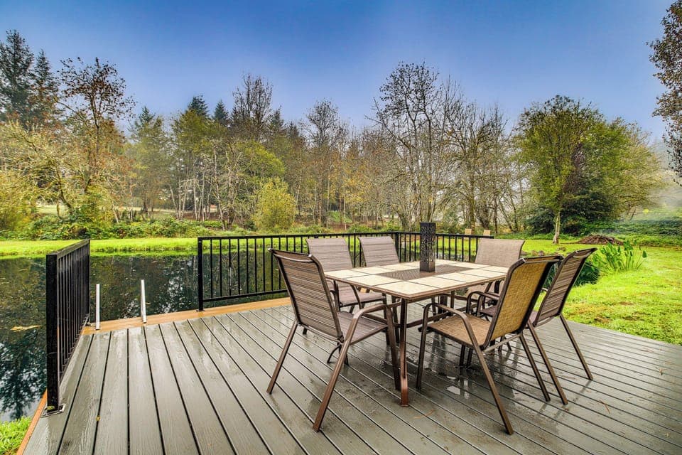 Amboy Vacation Rental | 4BR | 3BA | 3,500 Sq Ft | 2 Steps to Enter