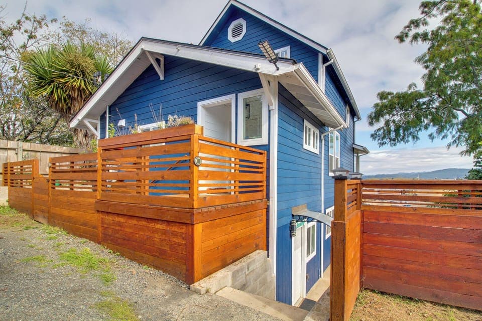 Coos Bay Vacation Rental | 2BR | 1.5BA | Stairs Required | 900 Sq Ft