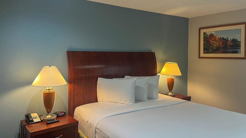 Iron/ironing board, bed sheets