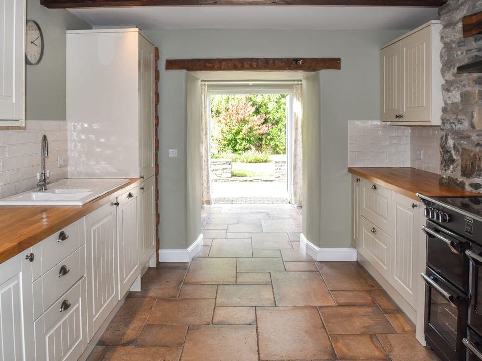 Kitchen | Aeron Villa, Tregaron