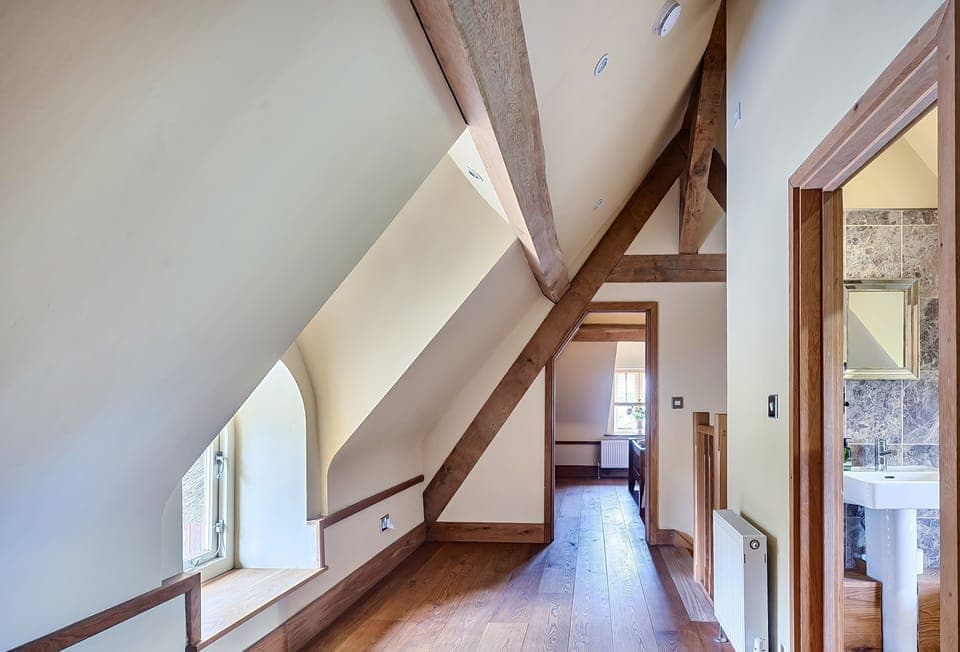 Coach House, Athelhampton, Dorchester: The family bathroom sits off the landing between the two bedrooms